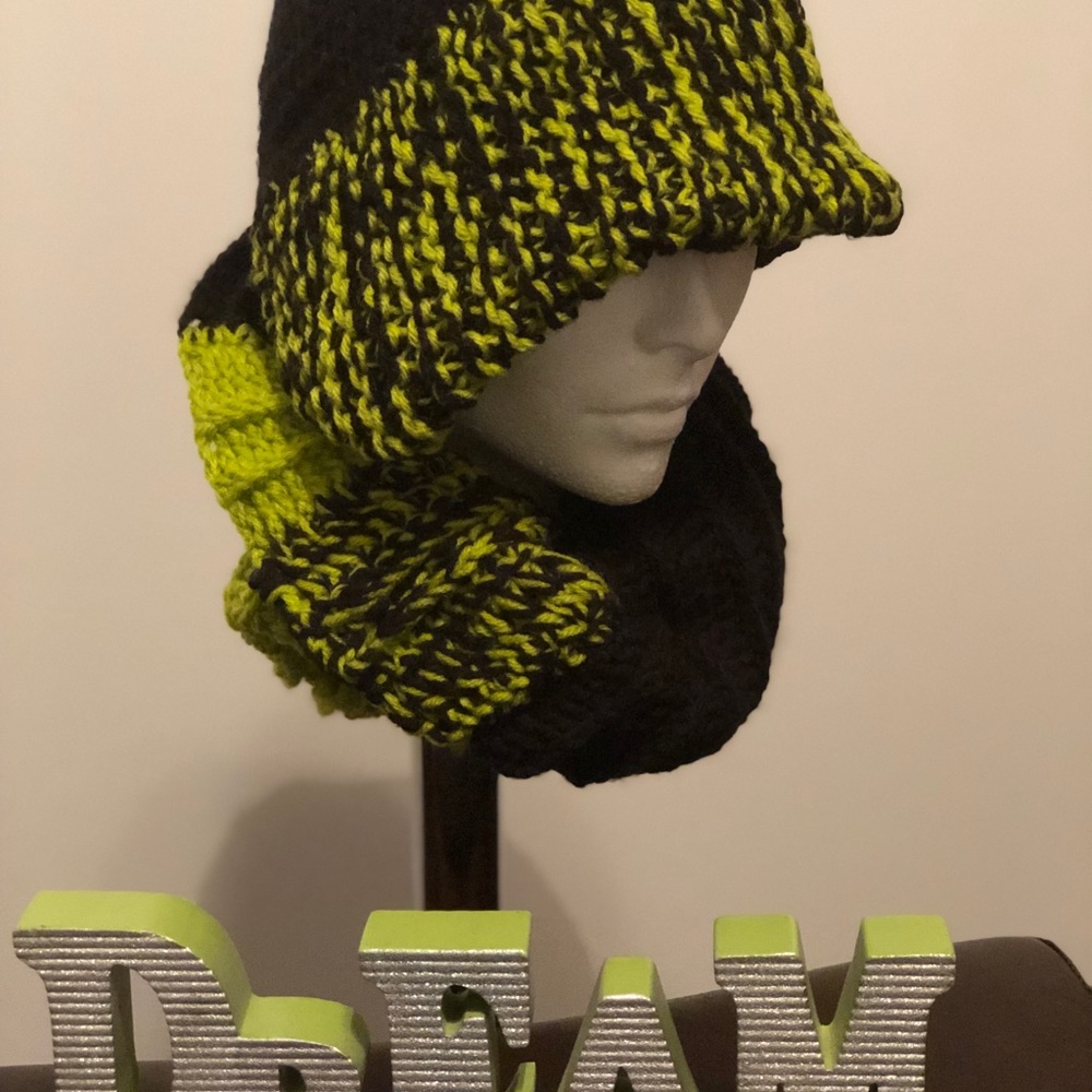 Lime green/black Turtleneck scarf & Hat Set.